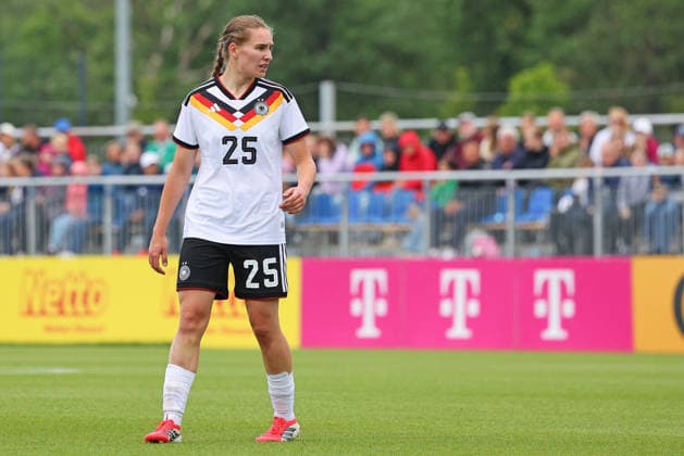 Frankfurt, Germany 05 June 2026 U19 Womens National Team 2026 Test Match Germany vs USA In the picture Maria Penner Germany stands on the pitch and watches the game over her left shoulder DFL DFB regulations prohibit any use of photographs as image sequences and or quasi video DFB Campus Hessen Copyright: xFotostandx xRacochax