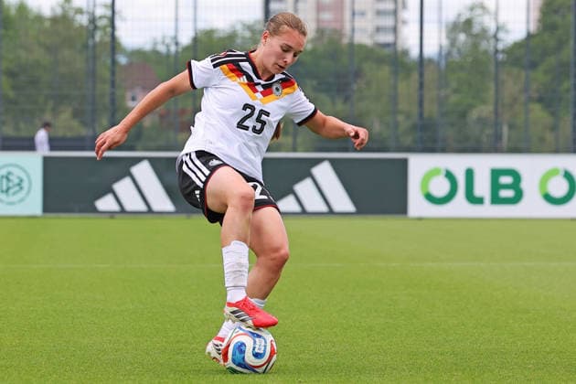 Frankfurt, Germany 05 June 2026 U19 Womens National Team 2026 Test Match Germany vs USA In the picture Maria Penner Germany stops the ball with her right foot DFL DFB regulations prohibit any use of photographs as image sequences and or quasi video DFB Campus Hessen Copyright: xFotostandx xRacochax