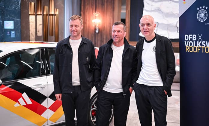 Fussball WM 2026 Vorbereitung Deutschland im Chicago 05.06.2026 DFB Volkswagen Rooftop Night im Hotel Riu Plaza; DFB - Generalsekretaer Dr. Holger Blask, Rekordnationalspieler, Weltmeister 1990 und Ehrenspielfuehrer der deutschen Nationalmannschaft, Lothar Matthaeus und DFB - Praesident Bernd Neuendorf (v.li.) vor einem VW Golf GTI in Design der WM 1994 *** Soccer World Cup 2026 preparation Germany in Chicago 05 06 2026 DFB Volkswagen Rooftop Night at the Hotel Riu Plaza DFB Secretary General Dr. Holger Blask, record national player, world champion 1990 and honorary captain of the German national team, Lothar Matthaeus and DFB President Bernd Neuendorf from left in front of a VW Golf GTI in the design of the 1994 World Cup