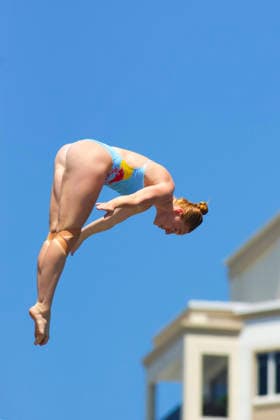 June 5, 2026, St Petersburg, Florida, USA: Canada s MOLLY CARLSON executes a high-precision dive from the 21-meter platform at the St. Pete Pier during Stop 2 of the Red Bull Cliff Diving World Series, heading into Saturday s final round. St Petersburg USA - ZUMAd225 20260605_znp_d225_009 Copyright: xZoraidaxDiazx St Petersburg USA - ZUMA0858 0858485031st Copyright: xIMAGO ZoraidaxDiazx
