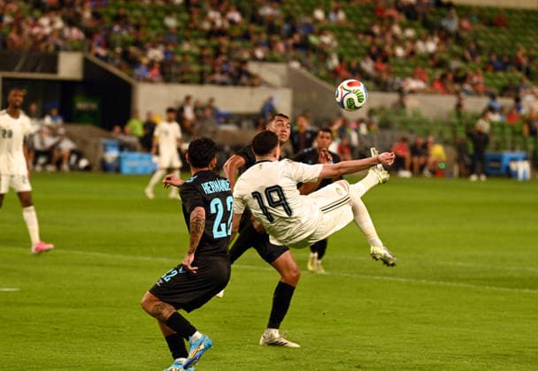 AUSTIN, TX - June 05: Saudi Arabia forward Abdullah Alhamddan attempts a bicycle kick during International Friendly, Länderspiel, Nationalmannschaft between Saudi Arabia and Puerto Rico on June 5, 2026 at Q2 Stadium in Austin, TX. (Photo by John Rivera Icon Sportswire) SOCCER: JUNE 05 International Friendly Saudi Arabia vs. Puerto Rico EDITORIAL USE ONLY Icon426260605016