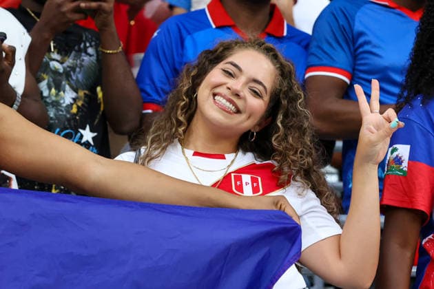 MIAMI, FL - JUNE 5: A Peru fan pose for a photograph during the International Friendly, Länderspiel, Nationalmannschaft game between Haiti and Peru at NU Stadium on June 5, 2026 in Miami,Florida.(Photo by Chris Arjoon Icon Sportswire) SOCCER: JUN 05 Haiti vs Peru EDITORIAL USE ONLY Icon2605060010028