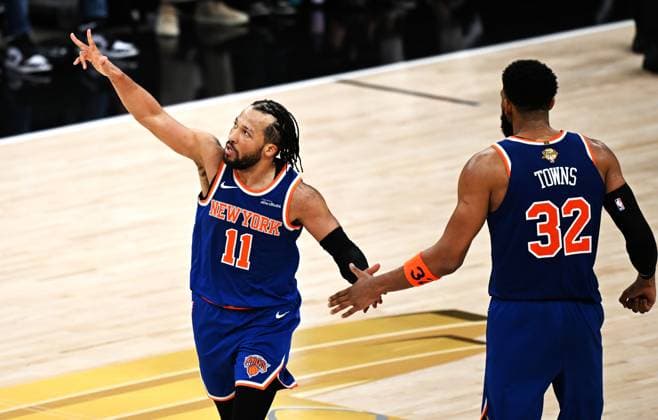(260606) -- SAN ANTONIO, June 6, 2026 -- Jalen Brunson (L) and Karl-Anthony Towns of New York Knicks celebrate during the final game 2 between New York Knicks and San Antonio Spurs at the 2025-2026 NBA, Basketball Herren, USA basketball game in San Antonio, the United States, June 5, 2026. ) (SP)U.S.-SAN ANTONIO-BASKETBALL-NBA-FINALS-KNICKS VS SPURS WuxXiaoling 