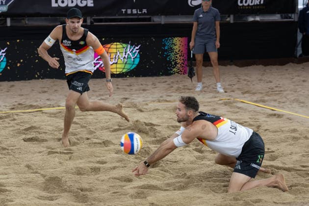 QUEEN KING OF THE COURT Hamburg, Germany 06 06 2026 HAMBURG, GERMANY JUNE 6 Jonas Sagstetter GER , Benedikt Sagstetter GER during the QUEEN KING OF THE COURT at Hamburg on June 6, 2026 in Hamburg, Germany Copyright: xBEAUTIFULxSPORTS PeterxWeberx
