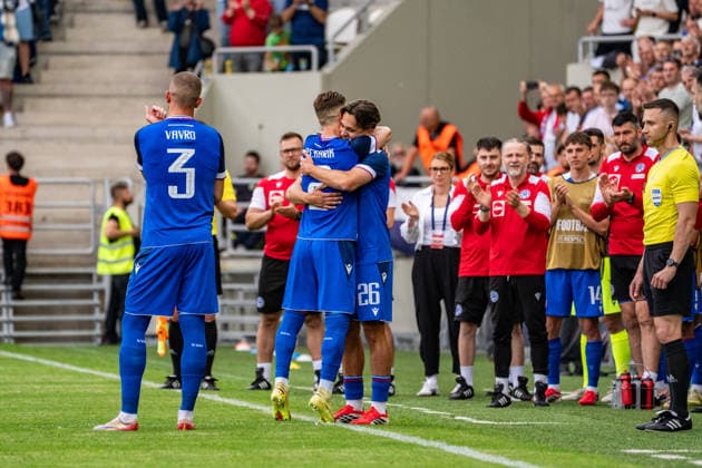 Slovakia v Montenegro - International Friendly, Länderspiel, Nationalmannschaft Match Peter Pekarik of Slovakia and teammates are seen before his substitution during the international friendly match between Slovakia and Montenegro at Kosicka Futbalova Arena in Kosice, Slovakia, on June 5, 2026. Kosice Slovakia  Copyright: xMatejxSaganx originalFilename:sagan-slovakia260605_npn9q.jpg