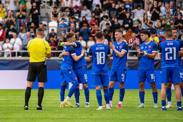 Slovakia v Montenegro - International Friendly, Länderspiel, Nationalmannschaft Match Peter Pekarik of Slovakia and teammates are seen before his substitution during the international friendly match between Slovakia and Montenegro at Kosicka Futbalova Arena in Kosice, Slovakia, on June 5, 2026. Kosice Slovakia  Copyright: xMatejxSaganx originalFilename:sagan-slovakia260605_npcSE.jpg