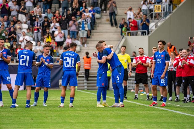 Slovakia v Montenegro - International Friendly, Länderspiel, Nationalmannschaft Match Peter Pekarik of Slovakia and teammates are seen before his substitution during the international friendly match between Slovakia and Montenegro at Kosicka Futbalova Arena in Kosice, Slovakia, on June 5, 2026. Kosice Slovakia  Copyright: xMatejxSaganx originalFilename:sagan-slovakia260605_npI0w.jpg
