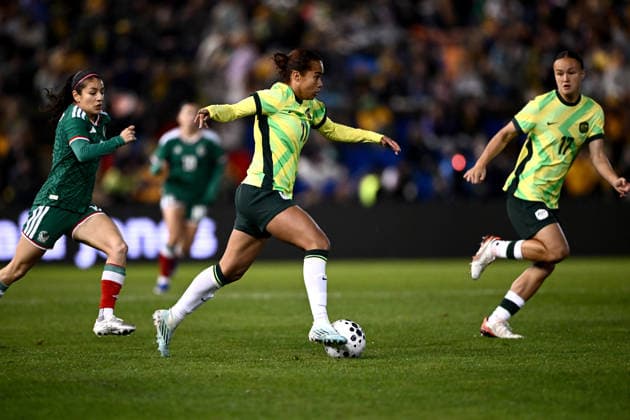 SOCCER MATILDAS MEXICO, Mary Fowler of Australia controls the ball during the International Friendly, Länderspiel, Nationalmannschaft match between Australia and Mexico at McDonald Jones Stadium in Newcastle, Saturday, June 6, 2026. ( NO ARCHIVING, EDITORIAL USE ONLY NEWCASTLE NEW SOUTH WALES AUSTRALIA  Copyright: xDANxHIMBRECHTSx 20260606137991838563