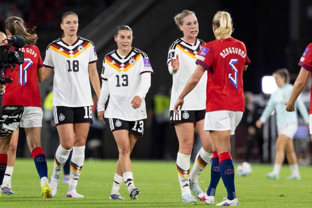 Thanks to the Norwegians,Melissa KOESSLER KÖSSLER GER 18, left , Carlotta WAMSER GER 13, mi and Rebecca KNAAK GER 4, right , laughter, joy, jubilation, Football World Cup Qualification Europe Women, 2026 2027, Group A4, UEFA, Laenderspiel Deutschland GER Norwegen NOR , Endstand 2 0, am 05 06 2026 im Stadion Koeln Köln im R h e i n E n e r g i e S t a d i o n Deutschland UEFA regulations prohibit any use of photographs as image sequences and or quasi video Â