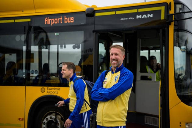 260606 Head coach Graham Potter of the Swedish national football team ahead of boarding a flight bound for Dallas Fort Worth International Airport and the FIFA World Cup 2026, on June 6, 2026 at Arlanda Airport in Stockholm Photo Joel Marklund BILDBYRAN code JM JM0823 bbeng fotboll football soccer fotball vm fotbolls vm fotball vm fotbolls vm 2026 fifa world cup 2026 resa travel sverige sweden sverige a avresa  Copyright: JOELxMARKLUND BB260606JM003