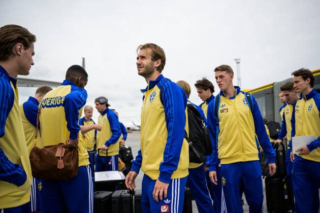 260606 Mattias Svanberg, Benjamin Nygren, Alexander Bernhardsson and Hjalmar Ekdal of the Swedish national football team ahead of boarding a flight bound for Dallas Fort Worth International Airport and the FIFA World Cup 2026, on June 6, 2026 at Arlanda Airport in Stockholm Photo Joel Marklund BILDBYRAN kod JM0823 bbeng fotboll football soccer fotball vm fotbolls vm fotballs vm fotbolls vm 2026 fifa world cup 2026 resa travel sverige sweden sverige a avresa  Copyright: JOELxMARKLUND BB260606JM004