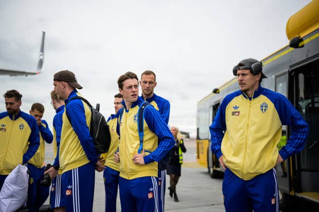 260606 Herman Johansson, Elliot Stroud, Gustaf Nilsson and Victor Nilsson Lindelöf of the Swedish national football team ahead of boarding a flight bound for Dallas Fort Worth International Airport and the FIFA World Cup 2026, on June 6, 2026 at Arlanda Airport in Stockholm Photo Joel Marklund BILDBYRAN kod JM0823 bbeng fotboll football soccer fotball vm fotbolls vm fotballs vm fotbolls vm 2026 fifa world cup 2026 resa travel sverige sweden sverige a avresa  Copyright: JOELxMARKLUND BB260606JM005