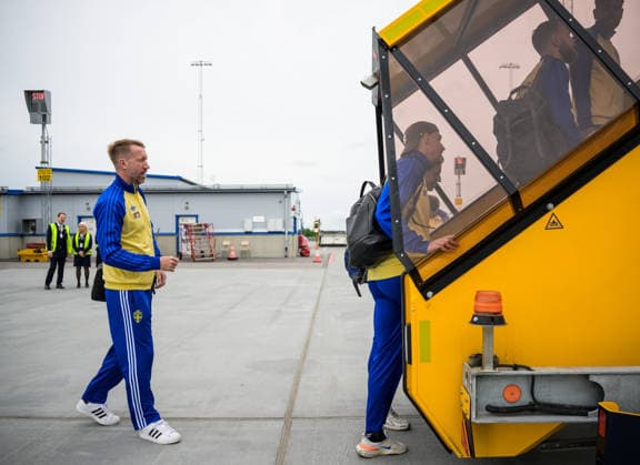 260606 Head coach Graham Potter of the Swedish national football team boarding a flight bound for Dallas Fort Worth International Airport and the FIFA World Cup 2026, on June 6, 2026 at Arlanda Airport in Stockholm Photo Joel Marklund BILDBYRAN code JM JM0823 bbeng fotboll football soccer fotball vm fotbolls vm fotballs vm fotbolls vm 2026 fifa world cup 2026 resa travel sverige sweden sverige a avresa  Copyright: JOELxMARKLUND BB260606JM008