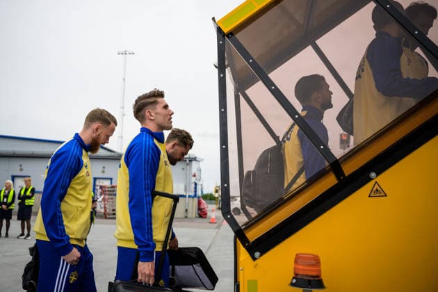 260606 Goalkeeper Viktor Johansson, Viktor Gyökeres, goalkeeper Kristoffer Nordfeldt and Jesper Karlström of the Swedish national football team boarding a flight bound for Dallas Fort Worth International Airport and the FIFA World Cup 2026, on June 6, 2026 at Arlanda Airport in Stockholm Photo Joel Marklund BILDBYRAN kod JM JM0823 bbeng fotboll football soccer fotball vm fotbolls vm fotball vm fotbolls vm 2026 fifa world cup 2026 resa travel sverige sweden sverige a avresa  Copyright: JOELxMARKLUND BB260606JM009