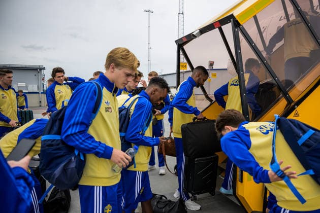260606 Viktor Gyökeres, goalkeeper Jacob Widell Zetterström, Lucas Bergvall, Mattias Svanberg, Taha Ali and Alexander Isak of the Swedish national football team boarding a flight bound for Dallas Fort Worth International Airport and the FIFA World Cup 2026, on June 6, 2026 at Arlanda Airport in Stockholm Photo Joel Marklund BILDBYRAN kod JM JM0823 bbeng fotboll football soccer fotball vm fotbolls vm fotball vm fotbolls vm 2026 fifa world cup 2026 resa travel sverige sweden sverige a avresa  Copyright: JOELxMARKLUND BB260606JM011