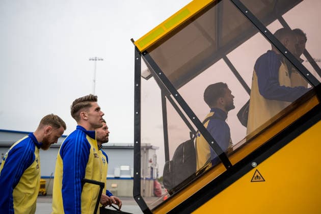 260606 Goalkeeper Viktor Johansson, Viktor Gyökeres, goalkeeper Kristoffer Nordfeldt, Jesper Karlström, Gustaf Lagerbielke and Hjalmar Ekdal of the Swedish national football team boarding a flight bound for Dallas Fort Worth International Airport and the FIFA World Cup 2026, on June 6, 2026 at Arlanda Airport in Stockholm Photo Joel Marklund BILDBYRAN kod JM JM0823 bbeng fotboll football soccer fotball vm fotbolls vm fotballs vm fotbolls vm 2026 fifa world cup 2026 resa travel sverige sweden sverige a avresa  Copyright: JOELxMARKLUND BB260606JM015