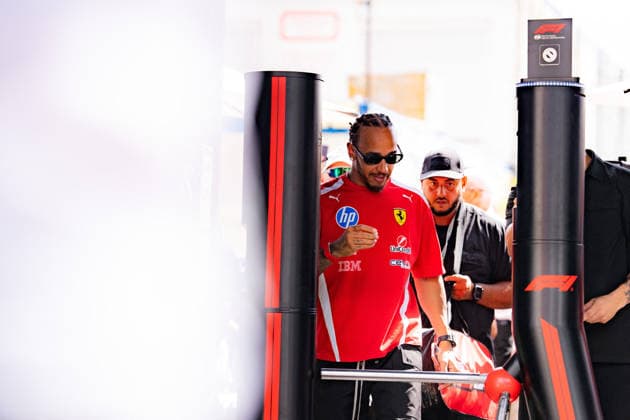 F1 Louis Vuitton Grand Prix de Monaco - Lewis Hamilton LEWIS HAMILTON (GBR) of Scuderia Ferrari HP arriving in the paddock on Saturday during the 2026 Formula 1 Louis Vuitton Monaco Grand Prix at the Monaco Street Circuit on June 6, 2026. Photo by Antoine Lapeyre Reveries Agency via ABACAPRESS.COM Monaco Monaco  Copyright: xAntoinexLapeyre ReveriesxAgency ABACAx