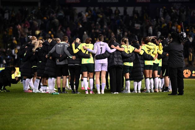 SOCCER MATILDAS MEXICO, Matildas players and staff come together following the International Friendly, Länderspiel, Nationalmannschaft match between Australia and Mexico at McDonald Jones Stadium in Newcastle, Saturday, June 6, 2026. ( NO ARCHIVING, EDITORIAL USE ONLY NEWCASTLE NEW SOUTH WALES AUSTRALIA  Copyright: xDANxHIMBRECHTSx 20260606164530993090