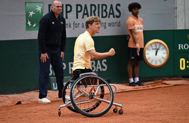 2026 French Open (Roland-Garros) PARIS, FRANCE - JUNE 06: Ahmet Kaplan (not seen) of Turkiye in action against Niels Vink of the Netherlands during the Quad Wheelchair Singles Final the 2026 French Open at Roland Garros on June 06, 2026 in Paris, France. Burak Akbulut Anadolu Paris France. Editorial use only. Please get in touch for any other usage.  Copyright: x2026xAnadoluxBurakxAkbulutx