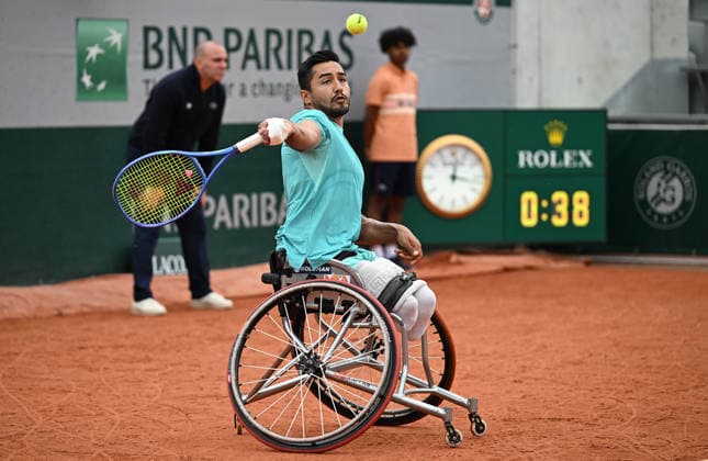 2026 French Open (Roland-Garros) PARIS, FRANCE - JUNE 06: Ahmet Kaplan of Turkiye in action against Niels Vink (not seen) of the Netherlands during the Quad Wheelchair Singles Final the 2026 French Open at Roland Garros on June 06, 2026 in Paris, France. Burak Akbulut Anadolu Paris France. Editorial use only. Please get in touch for any other usage.  Copyright: x2026xAnadoluxBurakxAkbulutx