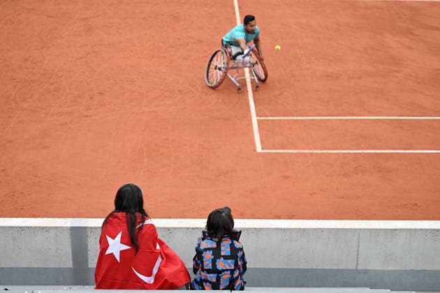 2026 French Open (Roland-Garros) PARIS, FRANCE - JUNE 06: Turkish fans support Ahmet Kaplan of Turkiye against Niels Vink of the Netherlands during the Quad Wheelchair Singles Final the 2026 French Open at Roland Garros on June 06, 2026 in Paris, France. Burak Akbulut Anadolu Paris France. Editorial use only. Please get in touch for any other usage.  Copyright: x2026xAnadoluxBurakxAkbulutx