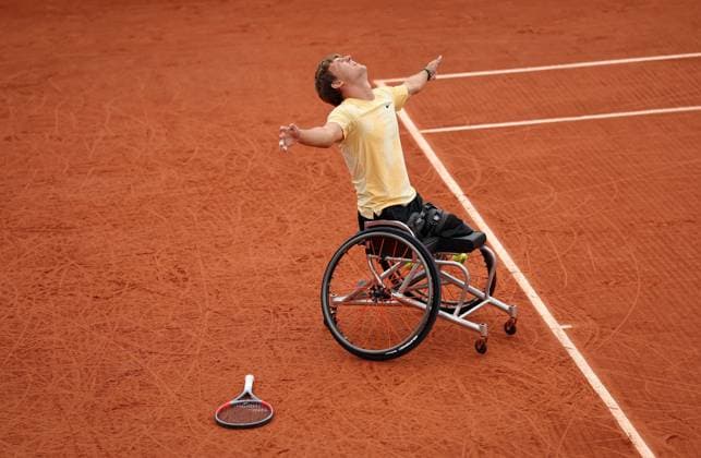 Niels Vink of Netherlands celebrates on match point French Open Tennis, Day Fourteen, Tennis, Roland Garros, Paris, France - 06 Jun 2026Paris Roland Garros France EDITORIAL USE ONLY No use with unauthorised audio, video, data, fixture lists, club league logos or live services. Online in-match use limited to 120 images, no video emulation. No use in betting, games or single club league player publications. Copyright: xEllaxLing Shutterstockx 16906571h