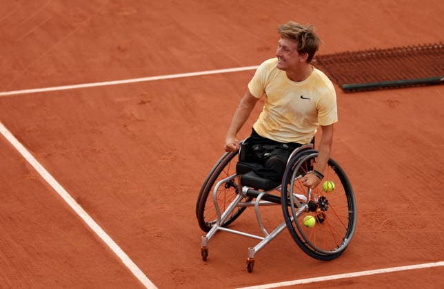 Niels Vink of Netherlands celebrates on match point French Open Tennis, Day Fourteen, Tennis, Roland Garros, Paris, France - 06 Jun 2026Paris Roland Garros France EDITORIAL USE ONLY No use with unauthorised audio, video, data, fixture lists, club league logos or live services. Online in-match use limited to 120 images, no video emulation. No use in betting, games or single club league player publications. Copyright: xEllaxLing Shutterstockx 16906571a