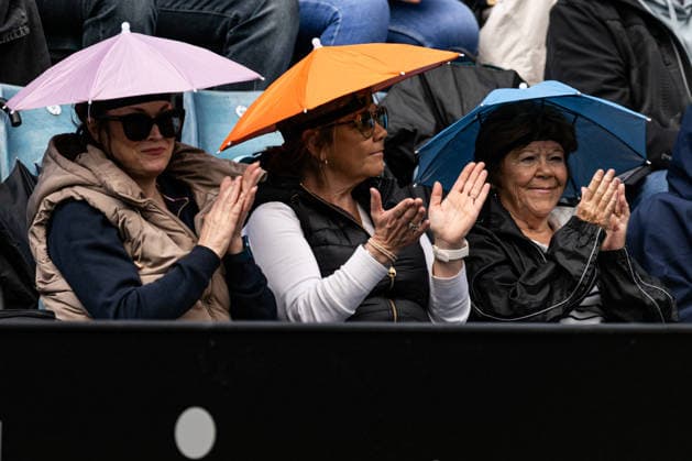 RECORD DATE NOT STATED 6th June 2026; The Edgbaston Priory Club, Birmingham, Midlands, England; 2026 Lexus Birmingham Open Tennis, Day Eight; Fans celebrate the start of play after a rain delay GodfreyxPitt