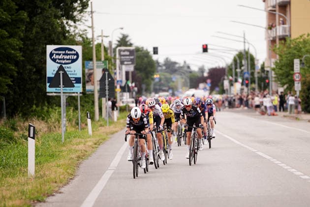 The pack rides cycles during Stage 8 of the Giro d™Italia Women, from Rivoli to Sestriere, Italy, Saturday, June 6, 2026  Copyright: xMarcoxAlpozzi LaPressex