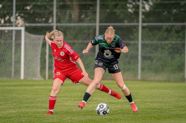 Fußball I Frauen I Saison 2025-2026 I Niedersachsen-Pokal I Finale I FC Jesteburg-Bendestorf - Hannover 96 I 06.06.2026 Barsinghausen August-Wenzel-Stadion Deutschland *** Soccer I Women I Season 2025 2026 I Lower Saxony Cup I Final I FC Jesteburg Bendestorf Hannover 96 I 06 06 2026 Barsinghausen August Wenzel Stadium Germany Copyright: xLobeca JonasxBoningx
