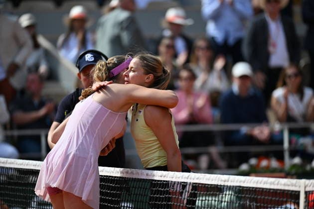 2026 French Open (Roland-Garros) - Women s singles final PARIS, FRANCE - JUNE 06: Mirra Andreeva hugs Maja Chwalinska (R) of Poland after winning the women s final singles match on day 14 of the French Open tennis tournament on Court Philippe-Chatrier at the Roland-Garros Complex in Paris, France on June 6, 2026. Mustafa Yalcin Anadolu Paris France. Editorial use only. Please get in touch for any other usage.  Copyright: x2026xAnadoluxMustafaxYalcinx