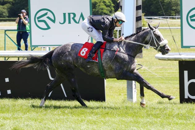 06 06 2026, Iffezheim, Baden Wuerttemberg, GER Schneewittchen with Leon Wolff wins racecourse Baden Baden, Iffezheim horse, jockey, Schneewittchen, Wolff, victory, finish, finish 260606B982IFFEZHEIM JPG