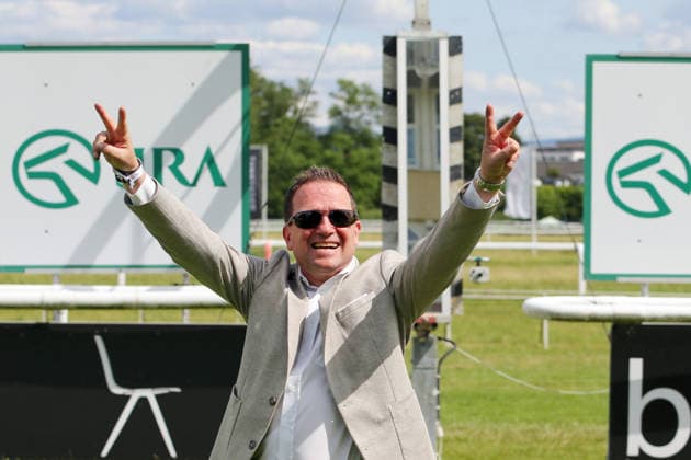 06 06 2026, Iffezheim, Baden Wuerttemberg, GER Trainer Andreas Suborics cheers after winning the Japan Racing Association Derby Trial Galopprennbahn Baden Baden, Iffezheim Trainer, Suborics, victory, emotion, jubilation, cheer 260606B992IFFEZHEIM JPG