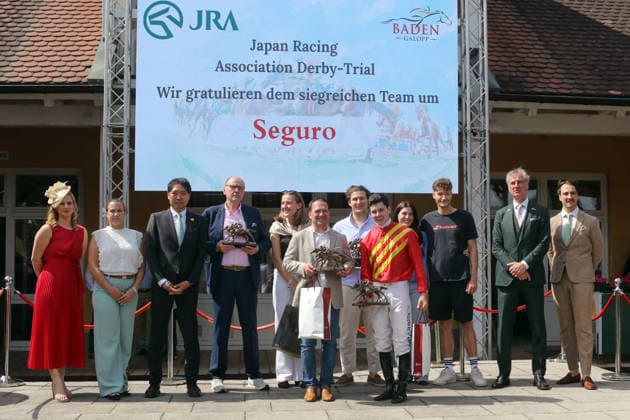 06 06 2026, Iffezheim, Baden Wuerttemberg, GER Award ceremony Seguro with Benjamin Marie wins the Japan Racing Association Derby Trial Galopprennbahn Baden Baden, Iffezheim Award ceremony, Seguro, Marie, victory 260606B995IFFEZHEIM JPG