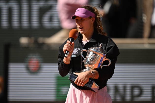 Mirra Andreeva wins women s Roland Garros final PARIS, FRANCE - JUNE 06: Mirra Andreeva delivers a speech as she holds Coupe Suzanne Lenglen (Suzanne Lenglen Trophy) after winning against Maja Chwalinska (not seen) of Poland during the women s final singles match on day 14 of the French Open tennis tournament on Court Philippe-Chatrier at the Roland-Garros Complex in Paris, France on June 6, 2026. Burak Akbulut Anadolu Paris France. Editorial use only. Please get in touch for any other usage.  Copyright: x2026xAnadoluxBurakxAkbulutx