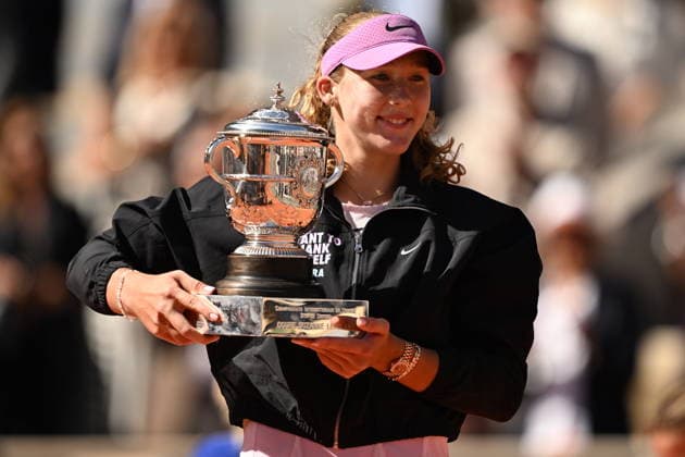 Mirra Andreeva wins women s Roland Garros final PARIS, FRANCE - JUNE 06: Mirra Andreeva holds Coupe Suzanne Lenglen (Suzanne Lenglen Trophy) after winning against Maja Chwalinska (not seen) of Poland during the women s final singles match on day 14 of the French Open tennis tournament on Court Philippe-Chatrier at the Roland-Garros Complex in Paris, France on June 6, 2026. Burak Akbulut Anadolu Paris France. Editorial use only. Please get in touch for any other usage.  Copyright: x2026xAnadoluxBurakxAkbulutx