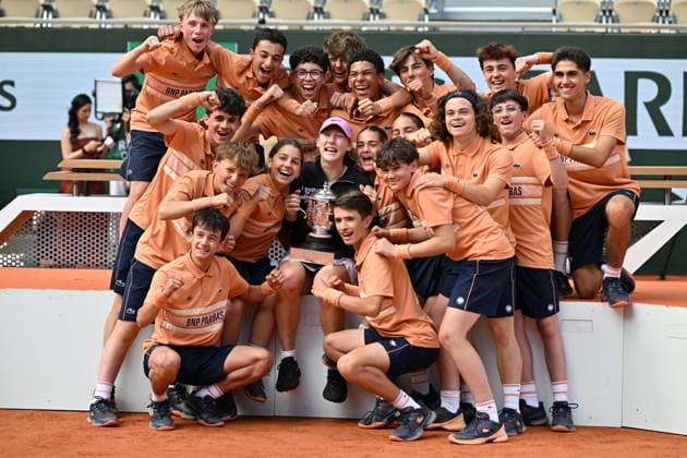 Mirra Andreeva wins women s Roland Garros final PARIS, FRANCE - JUNE 06: Mirra Andreeva holds Coupe Suzanne Lenglen (Suzanne Lenglen Trophy) after winning against Maja Chwalinska (not seen) of Poland during the Women s Singles final match on day 14 of the French Open tennis tournament on Court Philippe-Chatrier at the Roland-Garros Complex in Paris, France on June 6, 2026. Mustafa Yalcin Anadolu Paris France. Editorial use only. Please get in touch for any other usage.  Copyright: x2026xAnadoluxMustafaxYalcinx