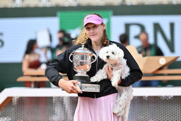 Mirra Andreeva wins women s Roland Garros final PARIS, FRANCE - JUNE 06: Mirra Andreeva holds Coupe Suzanne Lenglen (Suzanne Lenglen Trophy) after winning against Maja Chwalinska (not seen) of Poland during the Women s Singles final match on day 14 of the French Open tennis tournament on Court Philippe-Chatrier at the Roland-Garros Complex in Paris, France on June 6, 2026. Mustafa Yalcin Anadolu Paris France. Editorial use only. Please get in touch for any other usage.  Copyright: x2026xAnadoluxMustafaxYalcinx