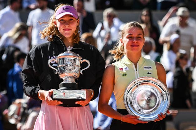 June 6, 2026, Paris, France, France: Mirra ANDREEVA of Russia and Maja CHWALINSKA of Poland celebrate with the trophies during the fourteenth day of the Roland-Garros 2026, French Open 2026, Grand Slam tennis tournament at Roland-Garros Stadium on June 06, 2026 in Paris, France. Paris France - ZUMAm308 20260606_zsp_m308_015 Copyright: xMatthieuxMirvillex