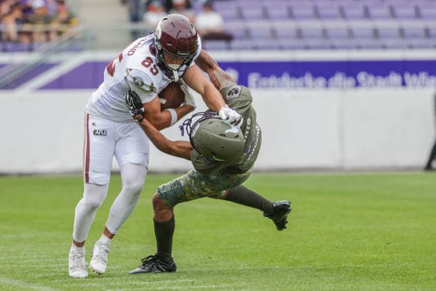 AMERICAN FOOTBALL - AFLE, Vikings vs Fire VIENNA,AUSTRIA,06.JUN.26 - AMERICAN FOOTBALL - AFLE, American Football League Europe, Vienna Vikings vs Rhein Fire. Image shows Leon Hoeltker (Rhein Fire) and Amani Dennis (Vikings).  GEPAxpictures xDavidxBitzan