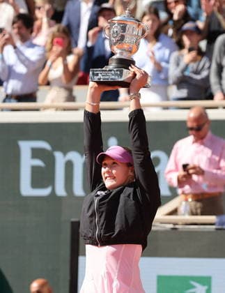La Russe Mirra Andreeva remporte les Internationaux de France de Tennis de Roland Garros 2026 face à la polonaise Maja Chwalinska (6 3 - 6 2) à Paris le 6 juin 2026. Jacovides-Moreau Bestimage Russian Mirra Andreeva wins the 2026 French Open at Roland Garros against Polish Maja Chwalinska (6 3 - 6 2) in Paris on June 6, 2026. Paris France  Copyright: xJACOVIDES-MOREAUx xBESTIMAGExJACOVIDES-MOREAUx xBESTIMAGEx