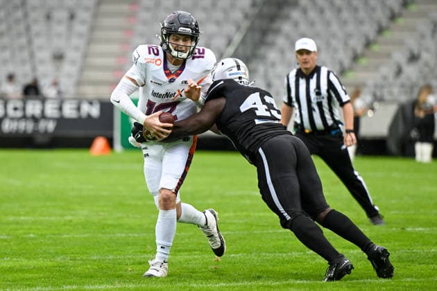 AMERICAN FOOTBALL - EFA, Raiders vs Galaxy INNSBRUCK,AUSTRIA,06.JUN.26 - AMERICAN FOOTBALL - EFA, European Football Alliance, Raiders Tirol vs Frankfurt Galaxy. Image shows Ethan Garbers (Galaxy) and Precious Ogbevon (Raiders).  GEPAxpictures xDanielxSchoenherr