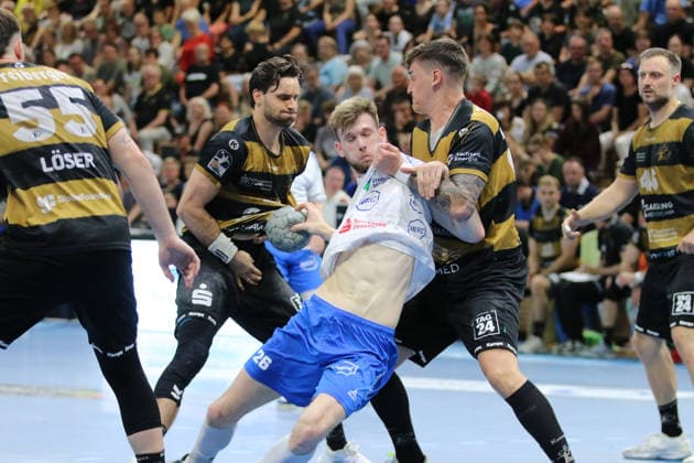 06 06 2026 Handball Men 2025 2026 2 Handball Bundesliga 34 Matchday HC Elbflorenz 2006 Dessau Roßlauer HV 06 BallsportArena Dresden Yannick Danneberg Dessau Roßlauer HV, 26, white in a duel with Oliver Seidler Dresden, 71, black and gold Sebastian Greß Dresden, 25, black and gold stands behind Dresden Saxony Germany