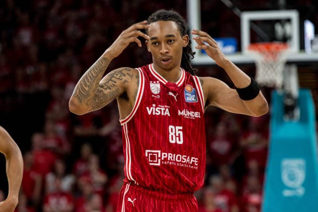 Bamberg, Germany 06 June 2026 1 BBL playoff semi-final 2025 2026 Sp 4 Bamberg Baskets vs Alba Berlin In the picture Austin Crowley Bamberg reaches for his head in frustration Brose Arena Bayern Copyright: xFotostandx xSchmittx