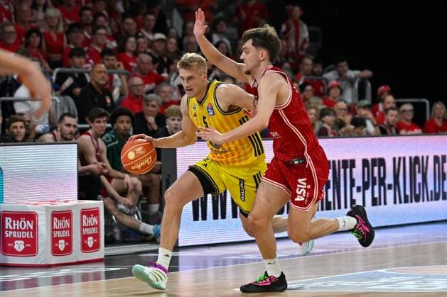 BAMBERG 06 06 2026 Basketball easycredit 1 Basketball Bundesliga 4 Playoff semi-final Bamberg Baskets vs Alba Berlin Sam Griesel 5, Alba Berlin vs Zachary Ensminger 1, Bamberg Baskets Photo Hans Martin Issler isslerimages Bamberg Baskets vs Alba Berlin