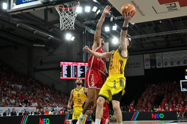 BAMBERG 06 06 2026 Basketball easycredit 1 Basketball Bundesliga 4 Playoff semi-final Bamberg Baskets vs Alba Berlin Martin Hermannsson 15, Alba Berlin with basketball against Ibrahim Watson Boye 2, Bamberg Baskets Photo Hans Martin Issler isslerimages Bamberg Baskets vs Alba Berlin