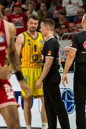 Bamberg, Germany 06 June 2026 1 BBL Playoff Semifinal 2025 2026 Sp 4 Bamberg Baskets vs Alba Berlin In the picture Jonas Mattisseck Berlin complains to the referee Brose Arena Bayern Copyright: xFotostandx xSchmittx