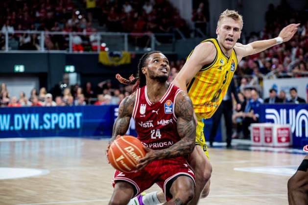 Bamberg, Germany 06 June 2026 1 BBL Playoff Semifinals 2025 2026 Sp 4 Bamberg Baskets vs Alba Berlin In the picture Cobe Williams Bamberg prevails under the basket against Sam Griesel Berlin Brose Arena Bayern Copyright: xFotostandx xSchmittx