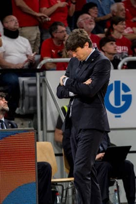 Bamberg, Germany 06 June 2026 1 BBL Playoff Semifinals 2025 2026 Sp 4 Bamberg Baskets vs Alba Berlin In the picture Coach Pedro Calles Berlin stands stunned on the pitch Brose Arena Bayern Copyright: xFotostandx xSchmittx