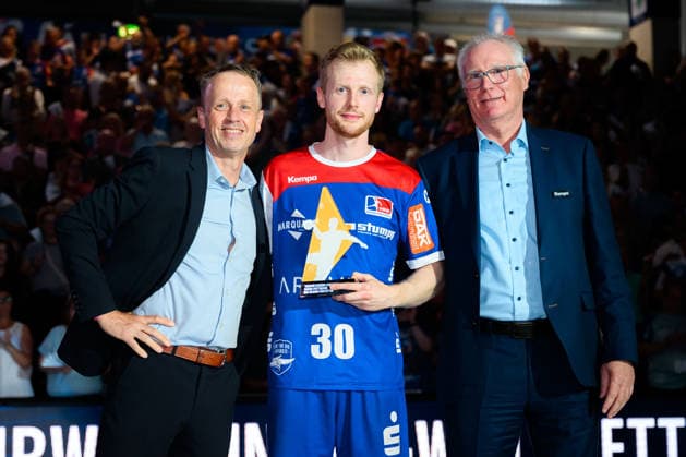 Balingen HBL 25 26 HBW Balingen SG BBM Bietigheim from left Managing Director Frank Bohmann, top scorer Sascha Pfattheicher HBW Balingen , League President Uwe Schwenker Balingen Baden Württemberg Germany